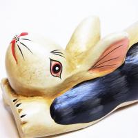 ウサギ オブジェ 木彫り 置物 インドネシア 寝そべりウサギ Mサイズ