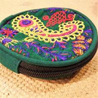 ポーチ アラウンドミラーポーチ グリーン 丸形 カラビナ付 ミラー刺繍 インド製